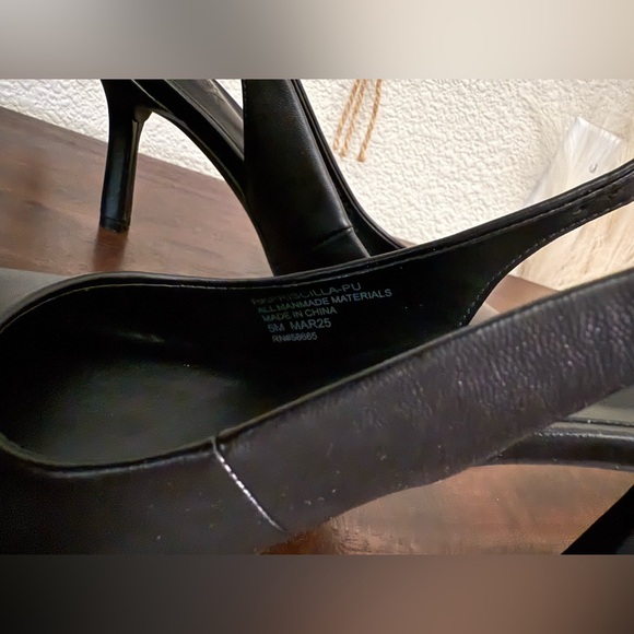 Elegant Black Slingback Heels - Picture 2 of 5